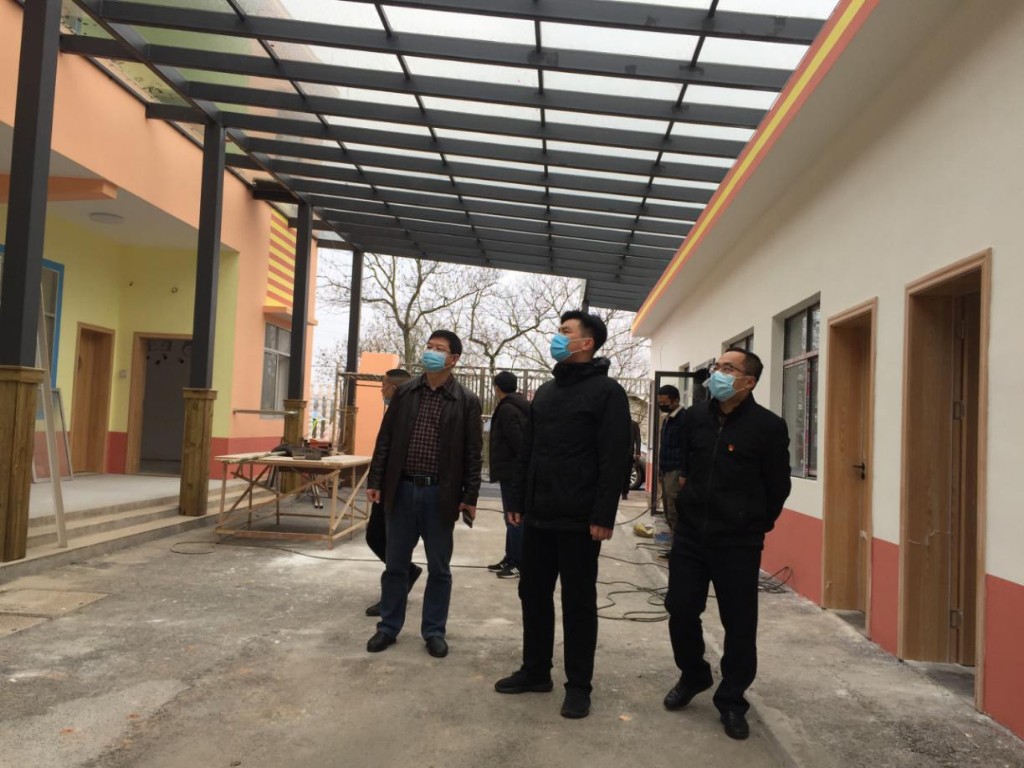 周天浩副区长督查学校建设工作