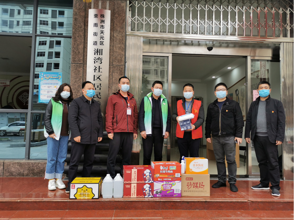 高新区管委会副主任罗克俭到湘湾社区参加疫情防控志愿服务