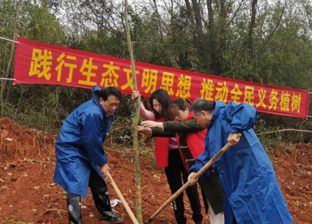 植树节将至!县领导带头参加文明实践义务植树活动