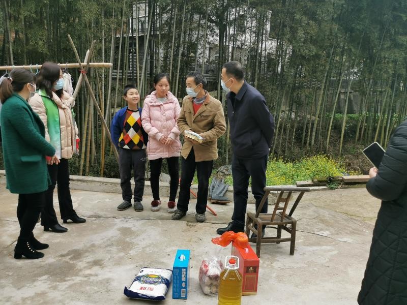 关爱"一老一小" ,筑起安全港湾——我区为900名困难儿童和老人送去防疫、生活物资