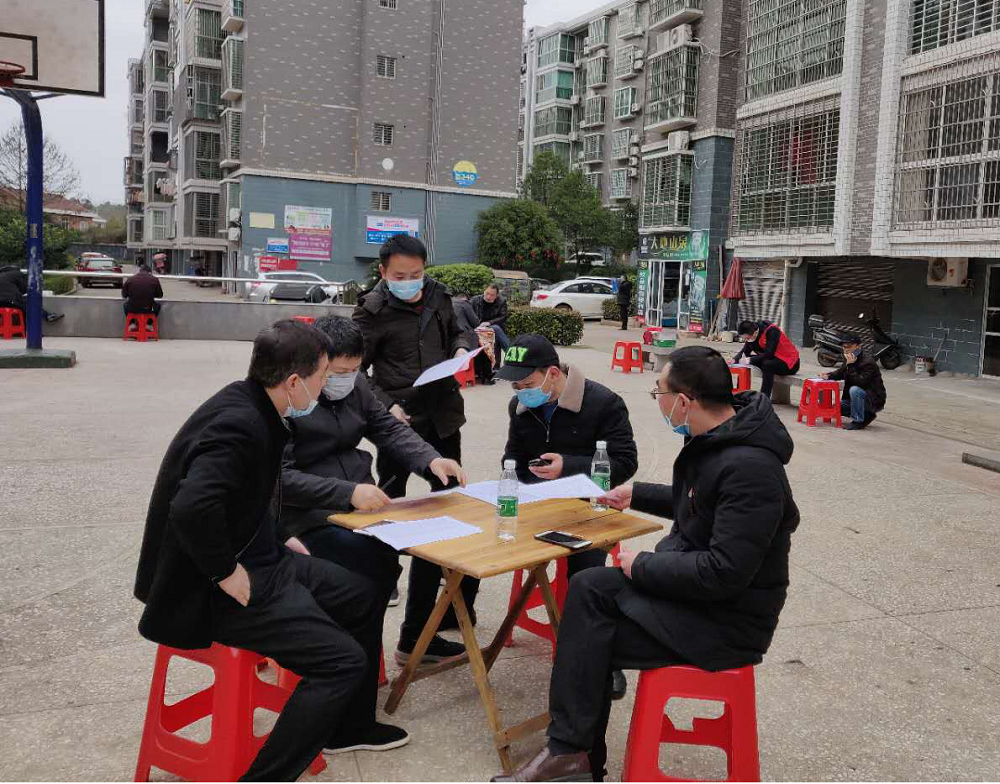 没有什么岁月静好，只是有人为你负重前行 ——致敬坚守防疫一线的物业人