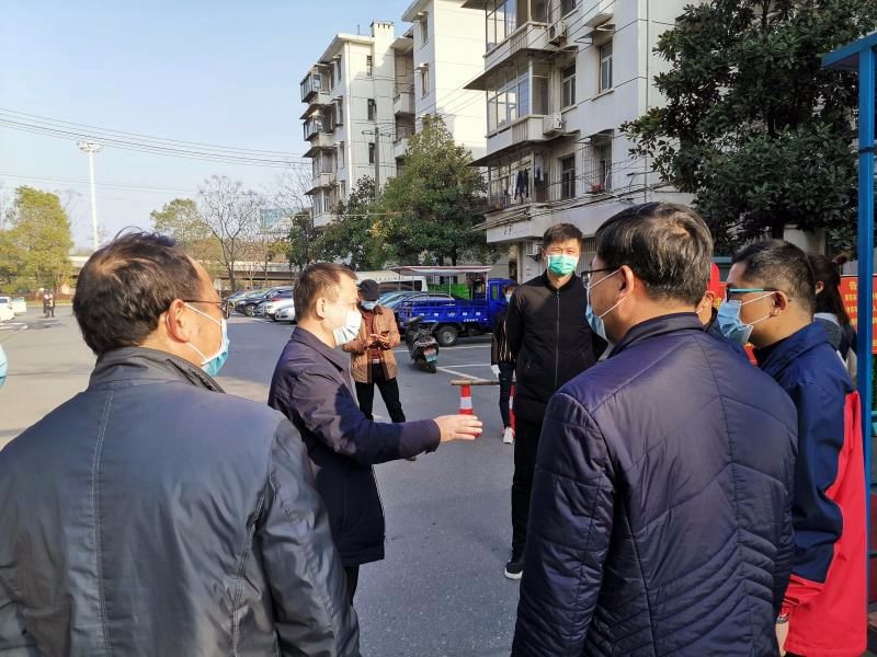 区领导慰问抗疫一线市派工作队队员