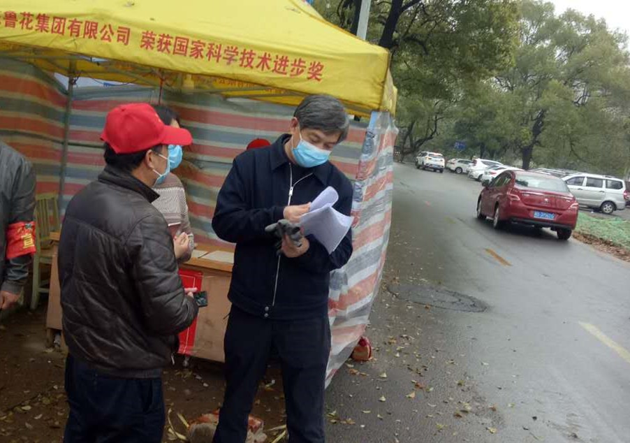 吴晓光到芦淞区南苑社区开展防疫志愿服务