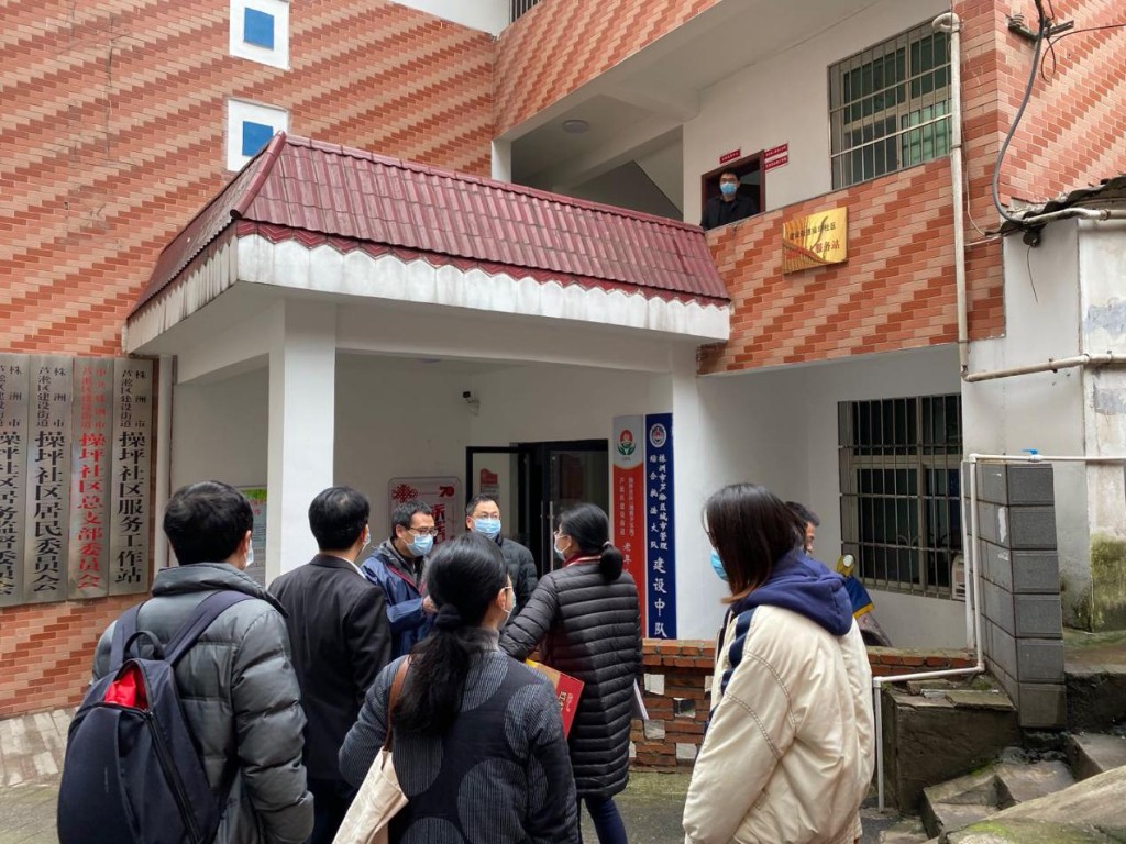 我局开展“法规政策进社区”活动