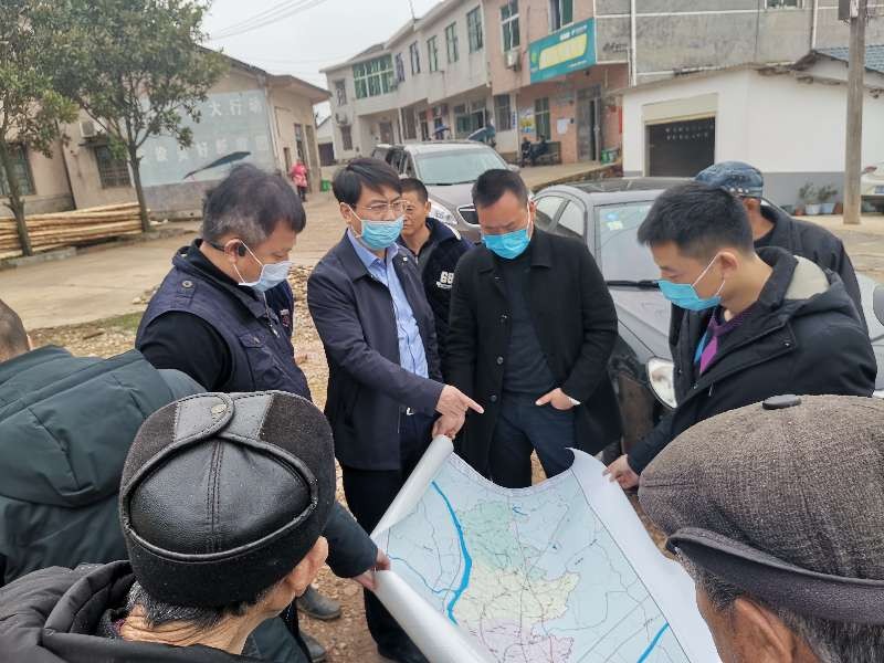区人民政府副区长刘新华率区交通运输局、村镇集团深入三门镇、雷打石镇