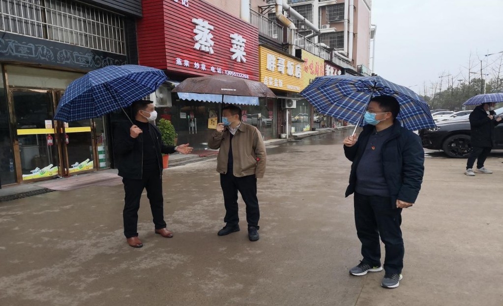 雨中送温暖 协力抗疫情 天元区工商联赴栗雨街道景园社区走访复工企业、看望慰问一线防疫人员