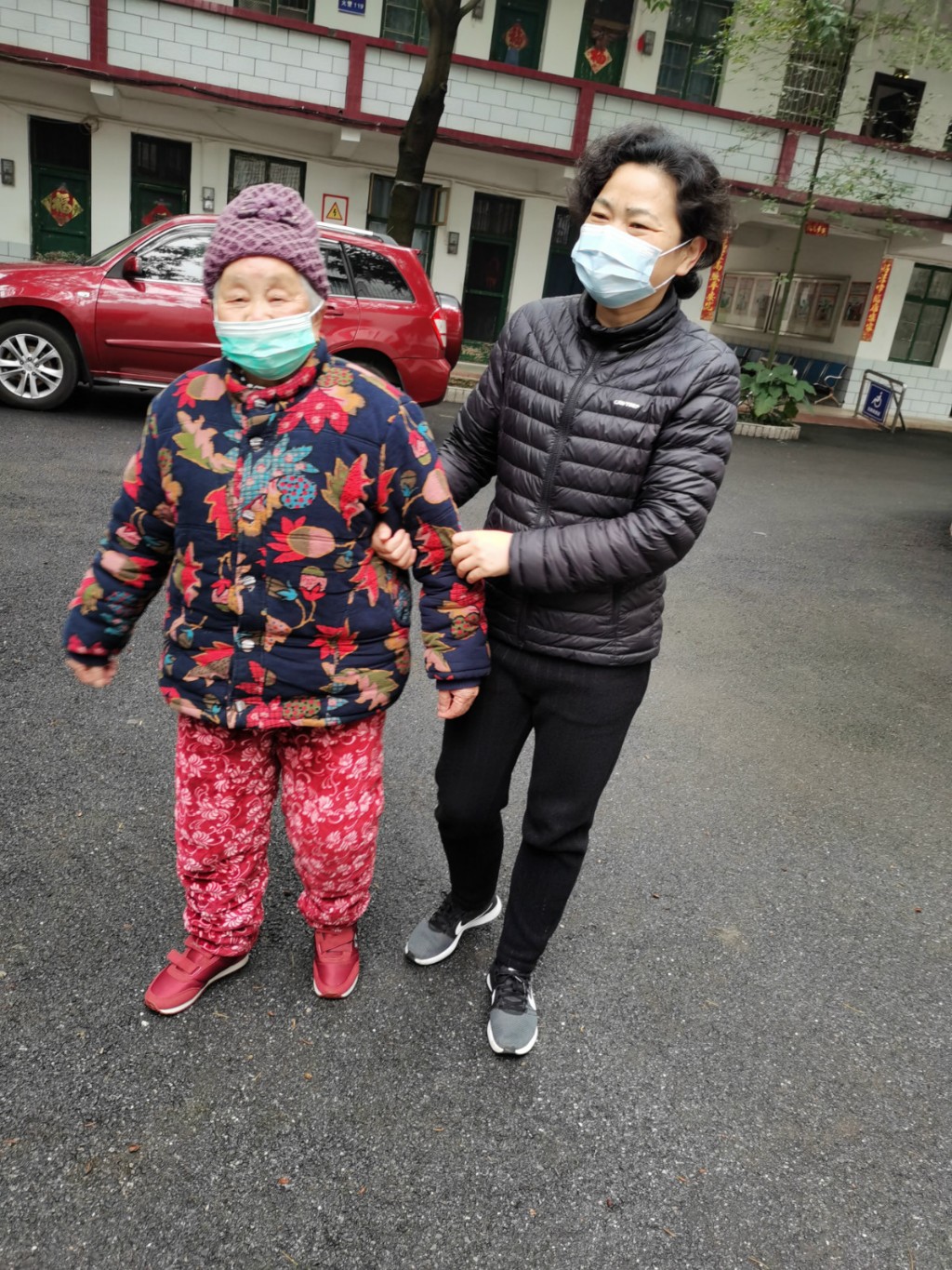 敬老院里风雪不败一朵花