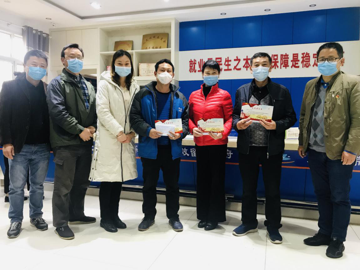 茨菇塘街道为86名抗疫志愿者颁发荣誉证书