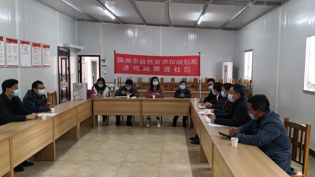 我局开展“法规政策进社区”活动