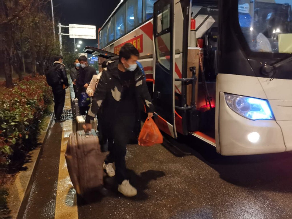 从家门到厂门 返株员工享受“私人定制”服务