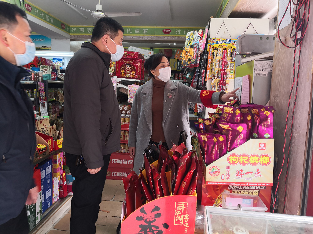 市发展改革委领导干部深入(村)社区开展疫情防控志愿服务