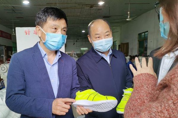 省委统战部副部长龙建湘来攸调研
