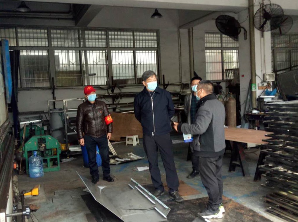 吴晓光到芦淞区南苑社区开展防疫志愿服务
