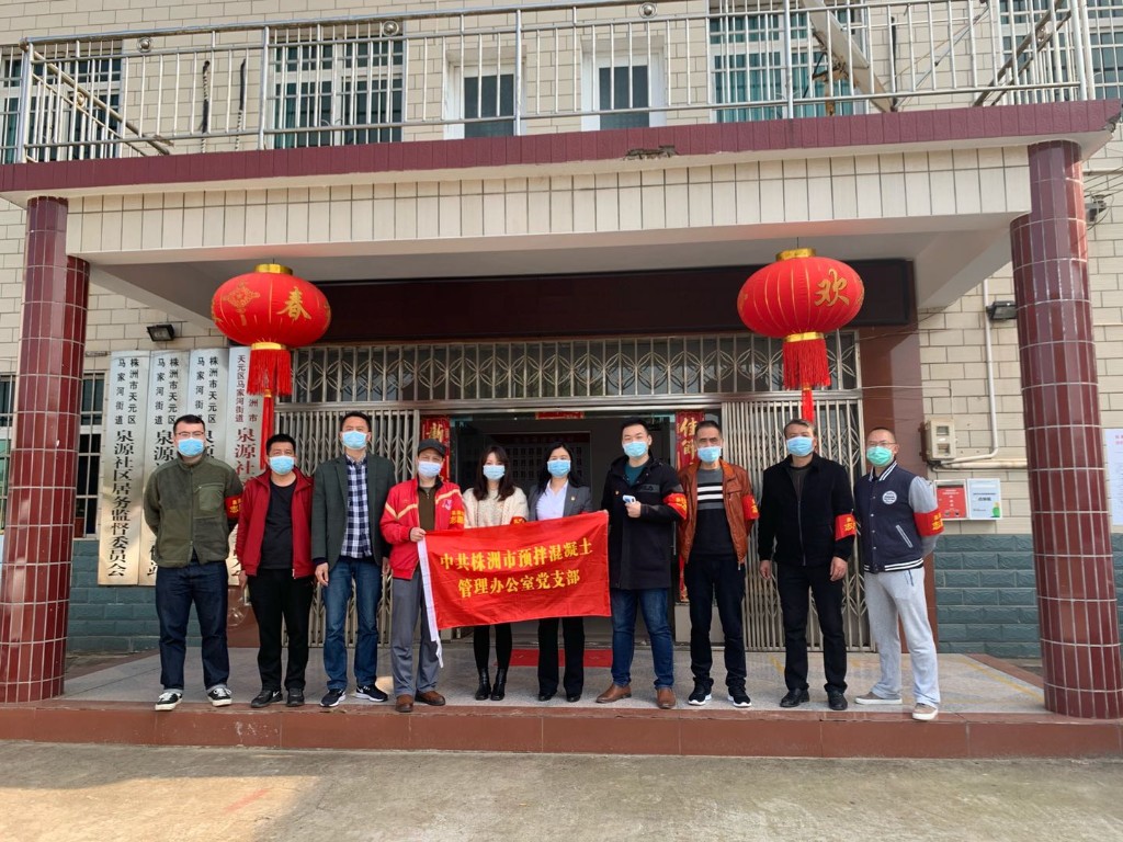 党员齐上阵 主题党日别样红