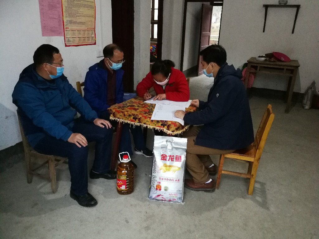 市发展改革委领导干部深入(村)社区开展疫情防控志愿服务