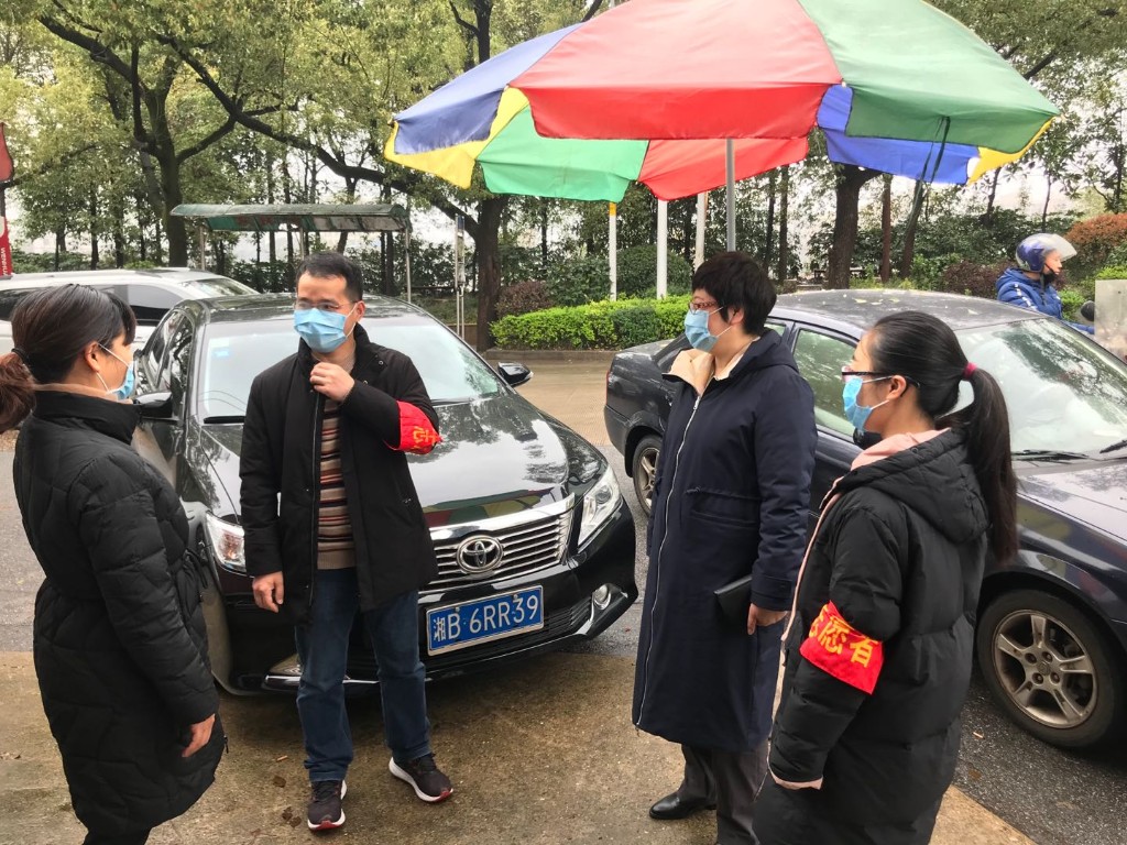 市政府金融办工作队坚决打赢抗疫攻坚战