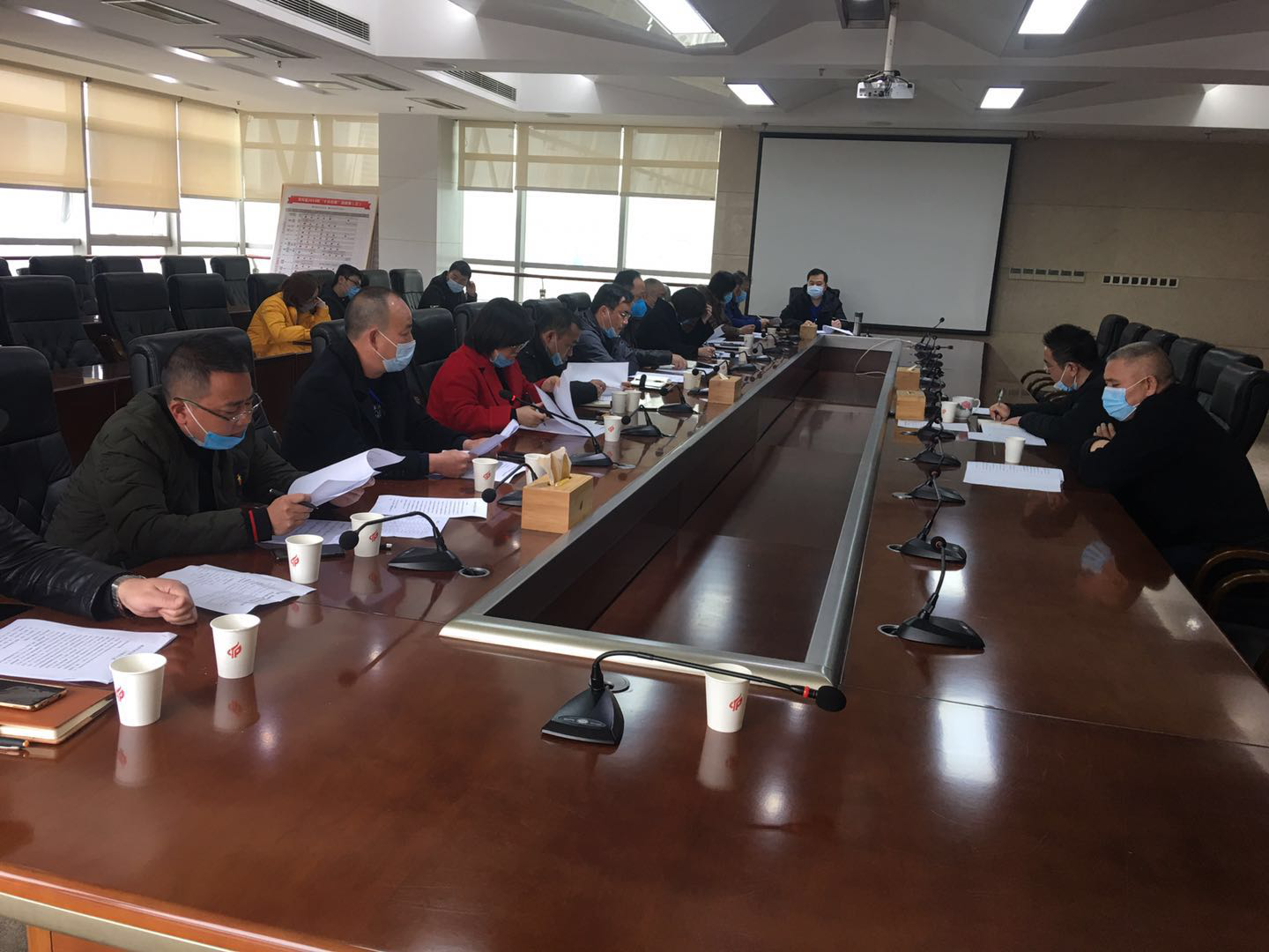 召开全区项目现场调度会--疫情防控不能松，项目发展要抓紧