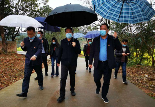 康月林：凝心聚力谋发展　坚决按时高质量打赢脱贫攻坚战