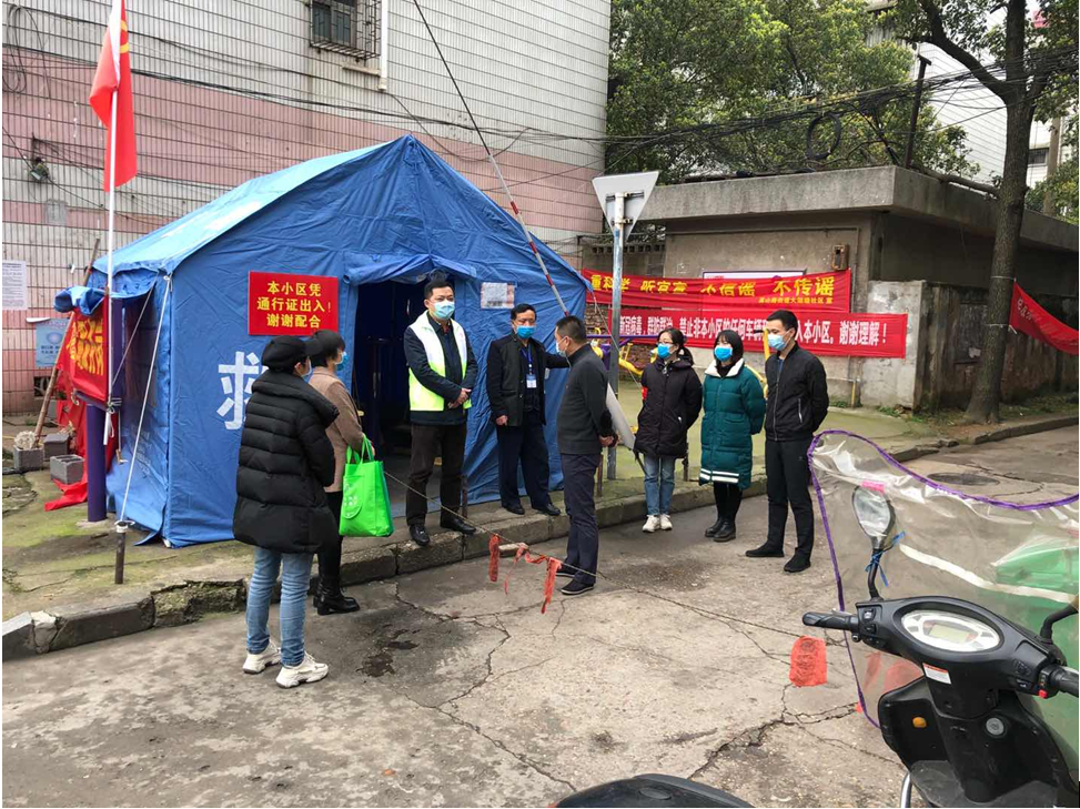 区人民政府常务副区长蒋智赴大湖塘社区参与疫情防控志愿服务