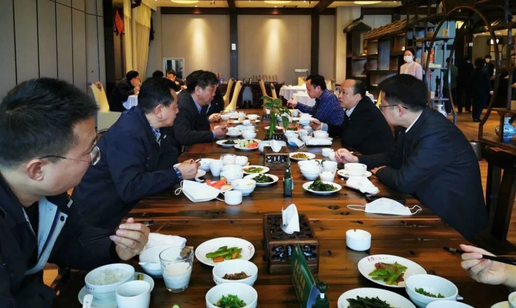 芦淞区政企同心共商产业推进,为餐饮行业“打call”