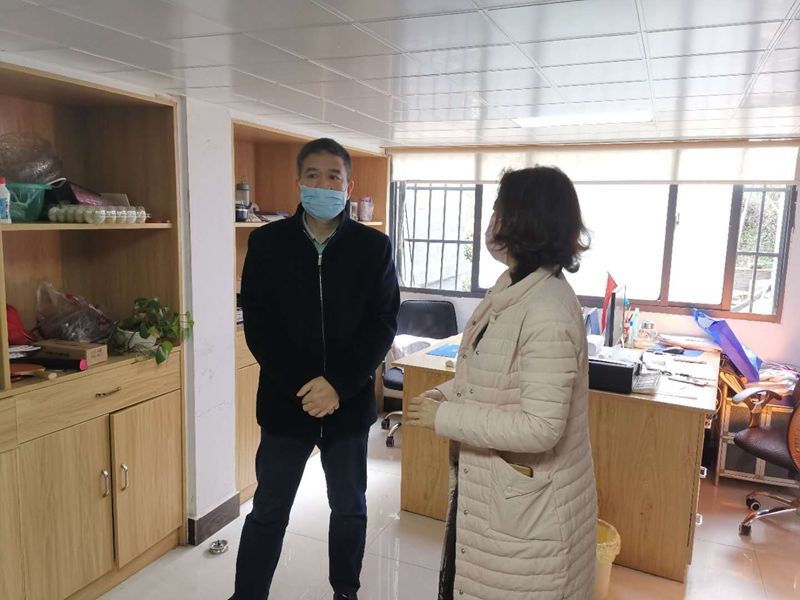 区领导慰问抗疫一线市派工作队队员
