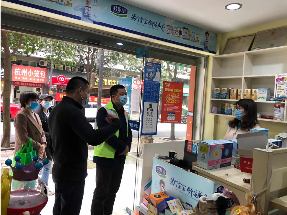 区人民政府常务副区长蒋智赴大湖塘社区参与疫情防控志愿服务