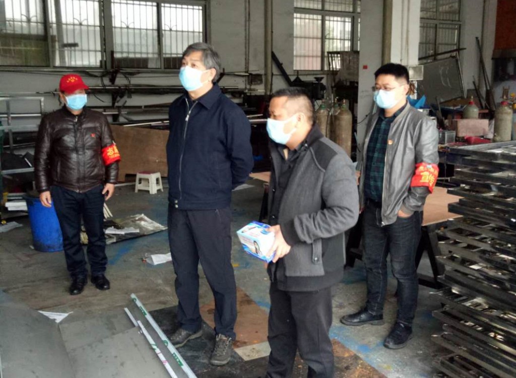 吴晓光到芦淞区南苑社区开展防疫志愿服务