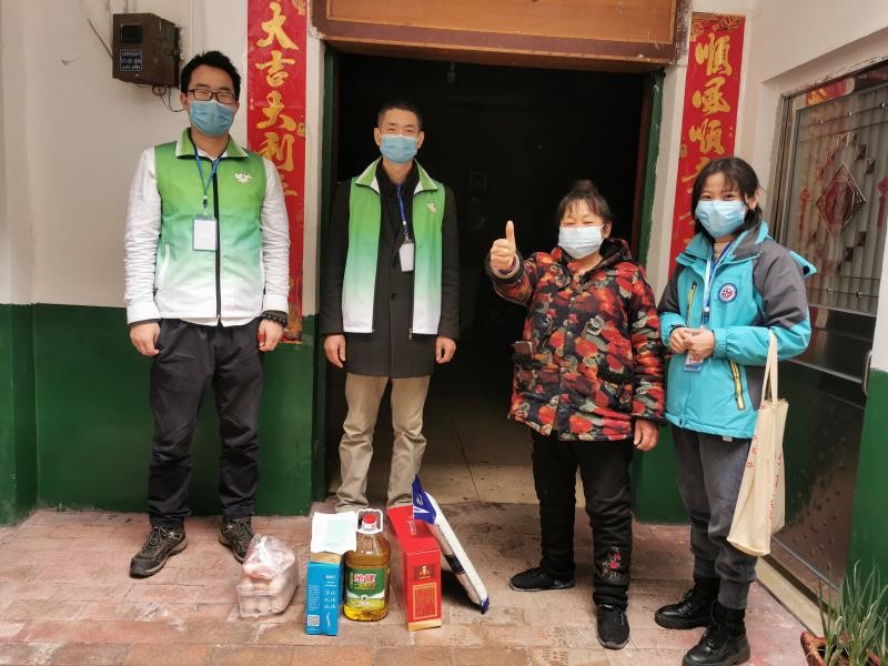 关爱"一老一小" ,筑起安全港湾——我区为900名困难儿童和老人送去防疫、生活物资