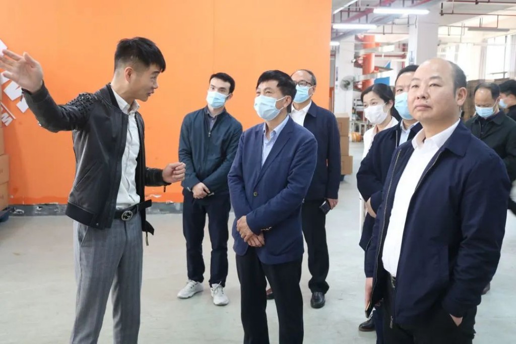 省委统战部副部长龙建湘一行到芦淞区调研民营企业