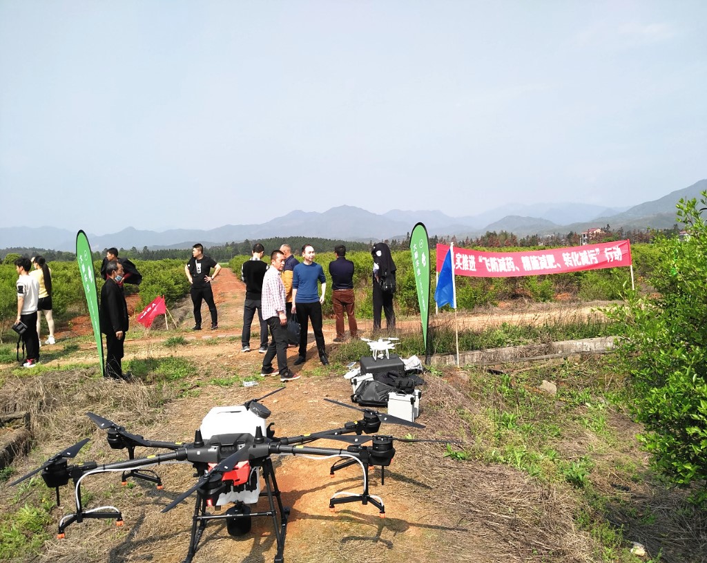 茶陵县举办油茶果木无人机植保观摩会