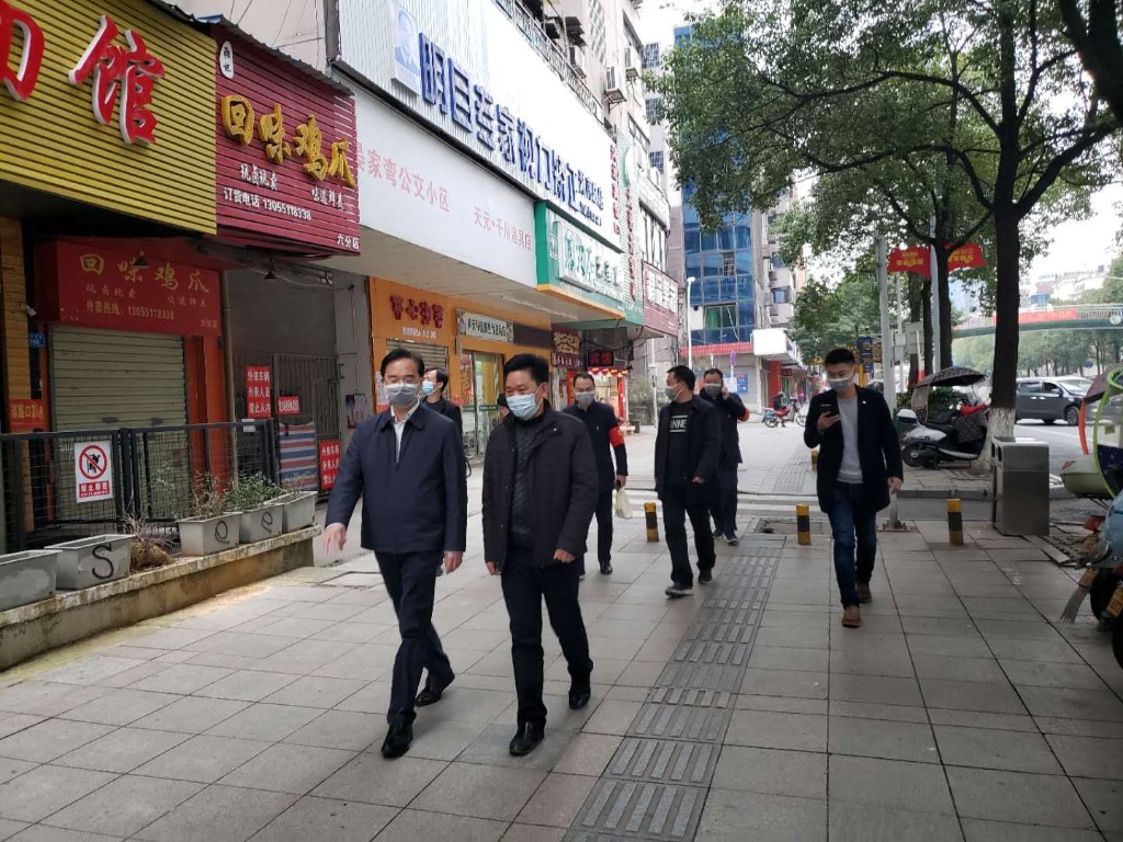 王利波督导复工复产和食品安全工作