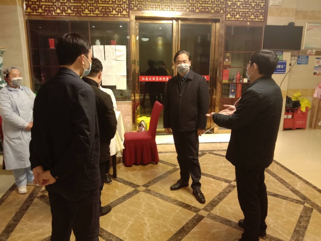 王利波督导复工复产和疫情防控工作