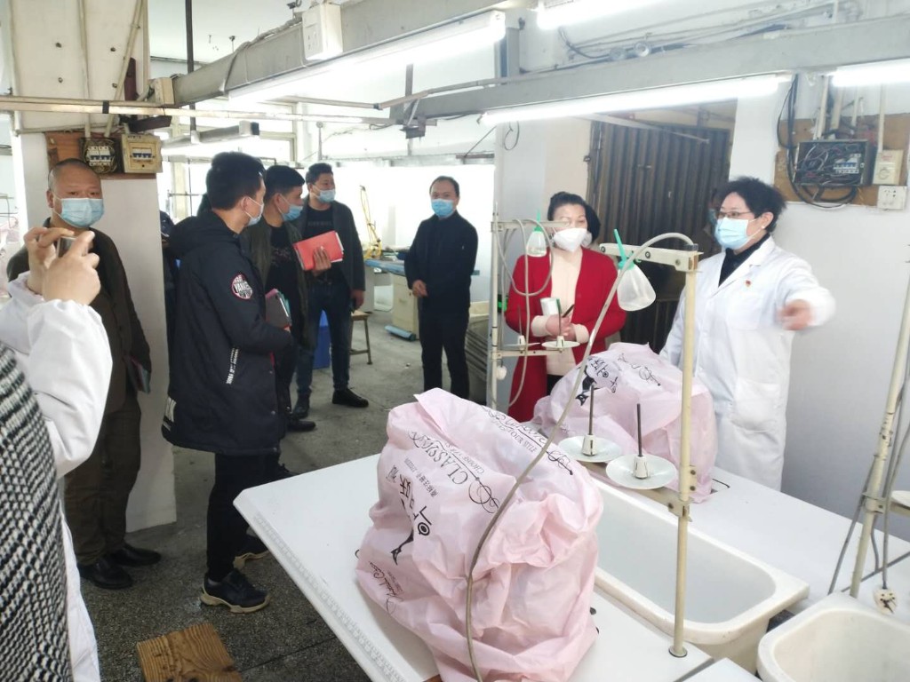 荷塘区市场服务中心指导合泰地区服装加工企业安全有序复工复产