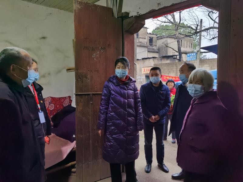 关爱"一老一小" ,筑起安全港湾——我区为900名困难儿童和老人送去防疫、生活物资