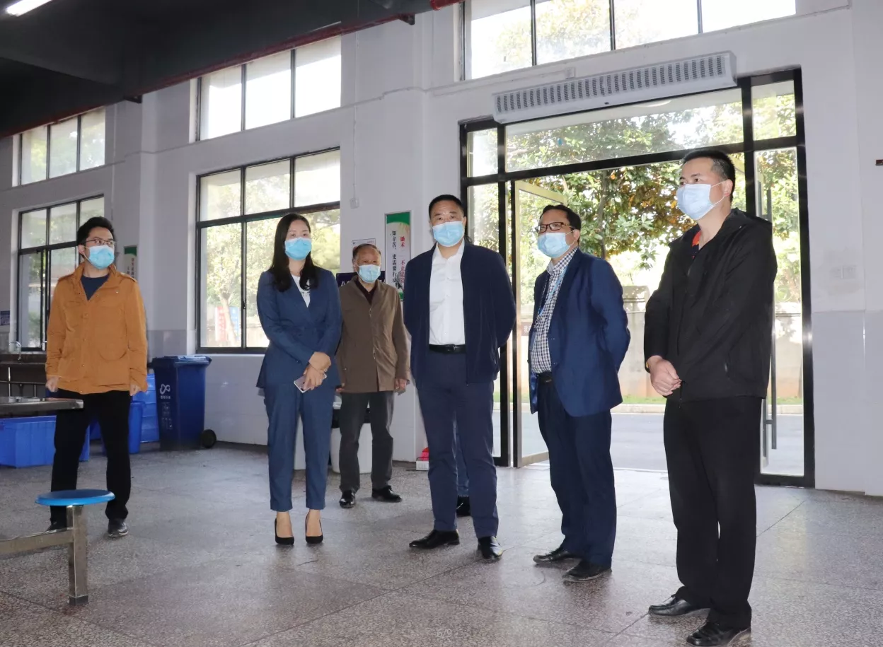 区委政法委一行深入株洲南雅实验中学调研指导工作