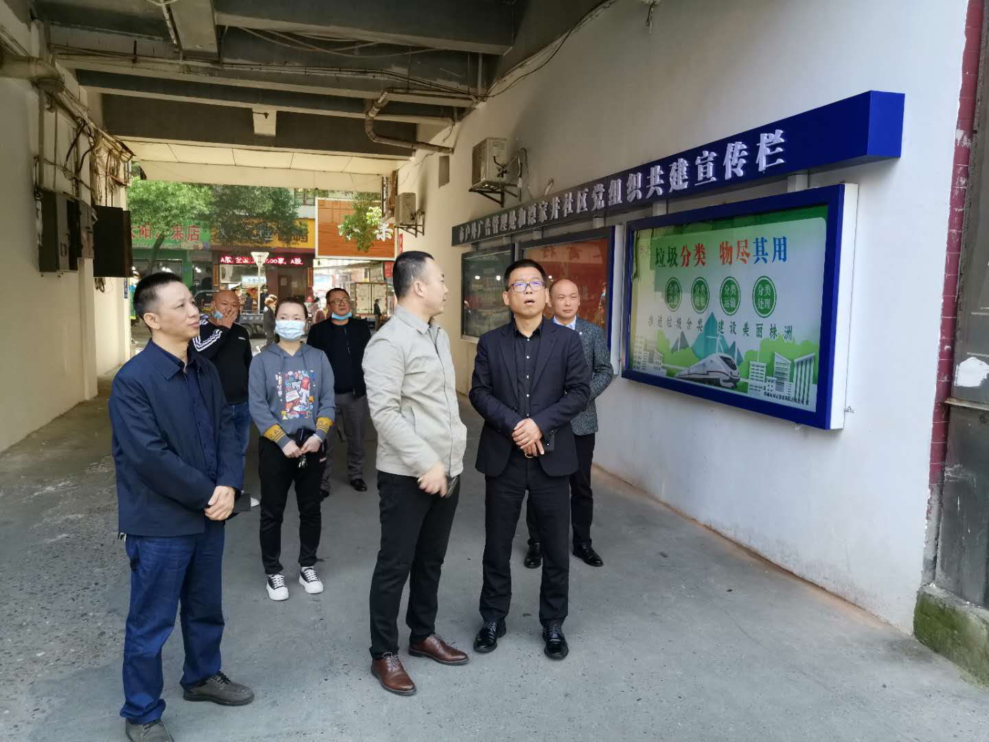 市城管局广告处党组织建设走进社区安新家