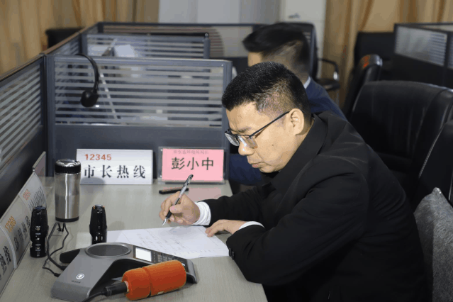 群众无小事 枝叶总关情丨市生态环境局长彭小中接听"12345"市长热线积极听民情、解民难、帮民困