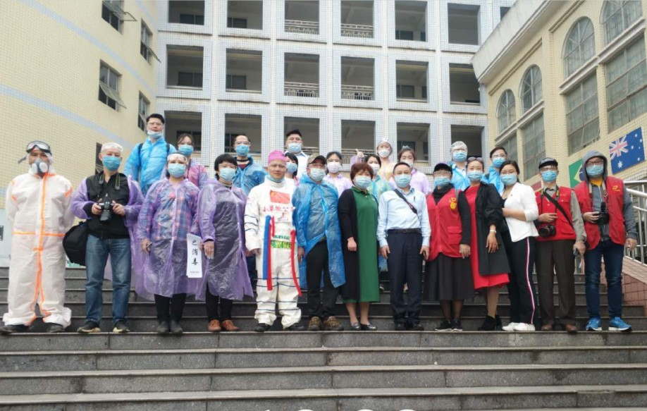 茨菇塘街道组织小茨微檬志愿服务团队助学校开展公益“消杀”行动