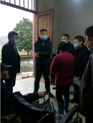 上云桥村驻村工作帮扶队 真心实意为贫困户排忧解难