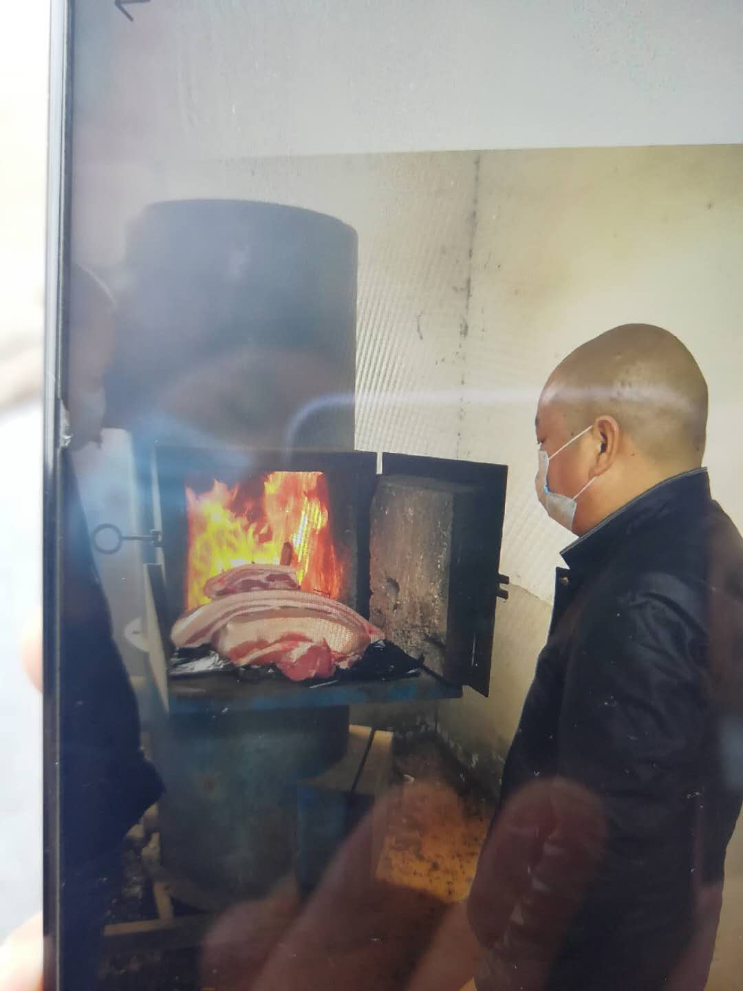 联合执法整治市场，强力打击“白板猪肉”