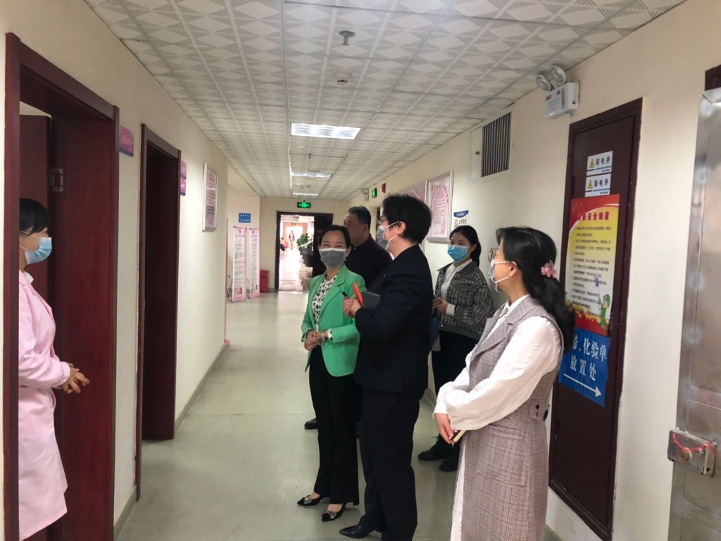 区领导一行调研妇幼健康服务工作