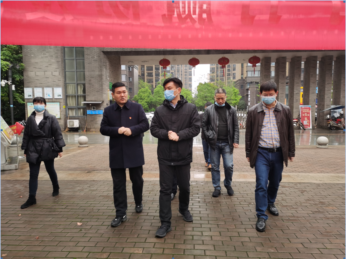 区人民政府副区长周天浩督查天元区初中复学准备工作