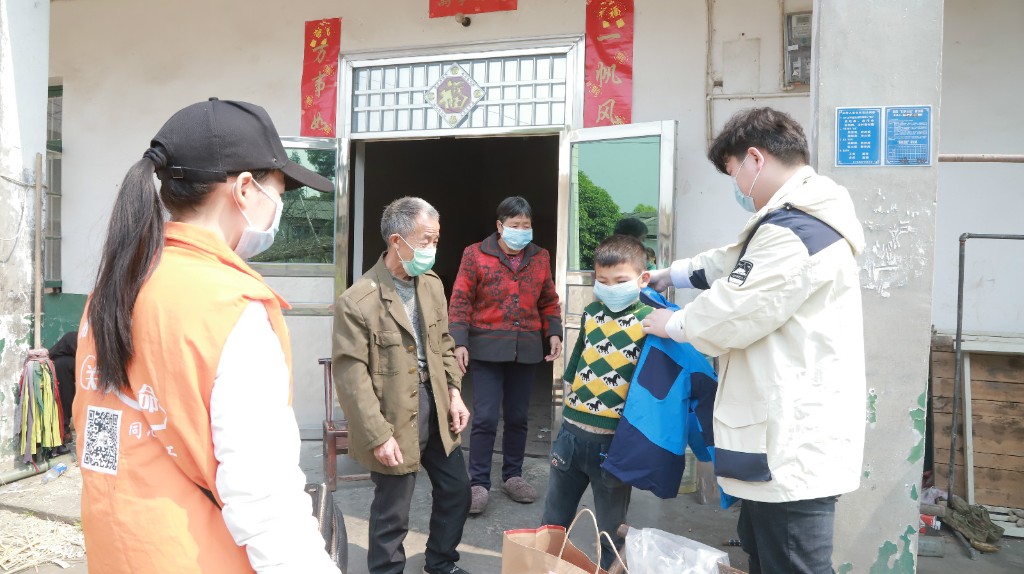 【新时代文明实践】传递爱与温暖 这些儿童收到爱心礼物