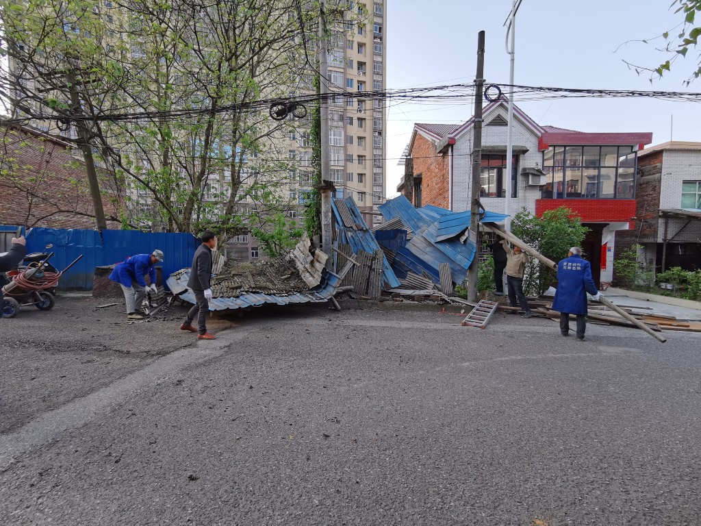 消除道路交通安全隐患，攸县开展马路市场专项整治行动