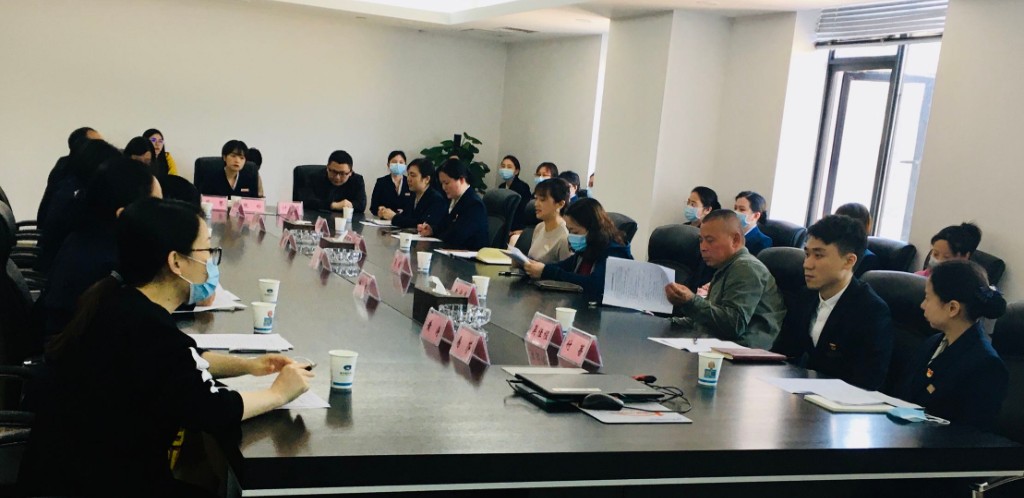 荷塘区行政审批服务局召开2019年度政府雇员述职测评会