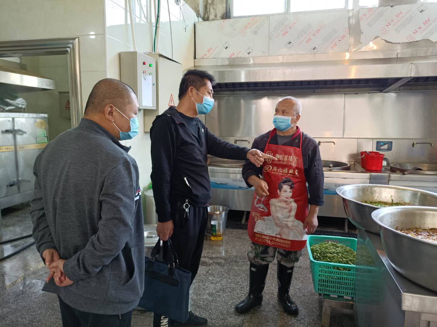 菜花坪市场监督管理所开展春季复学校园食品安全护苗行动