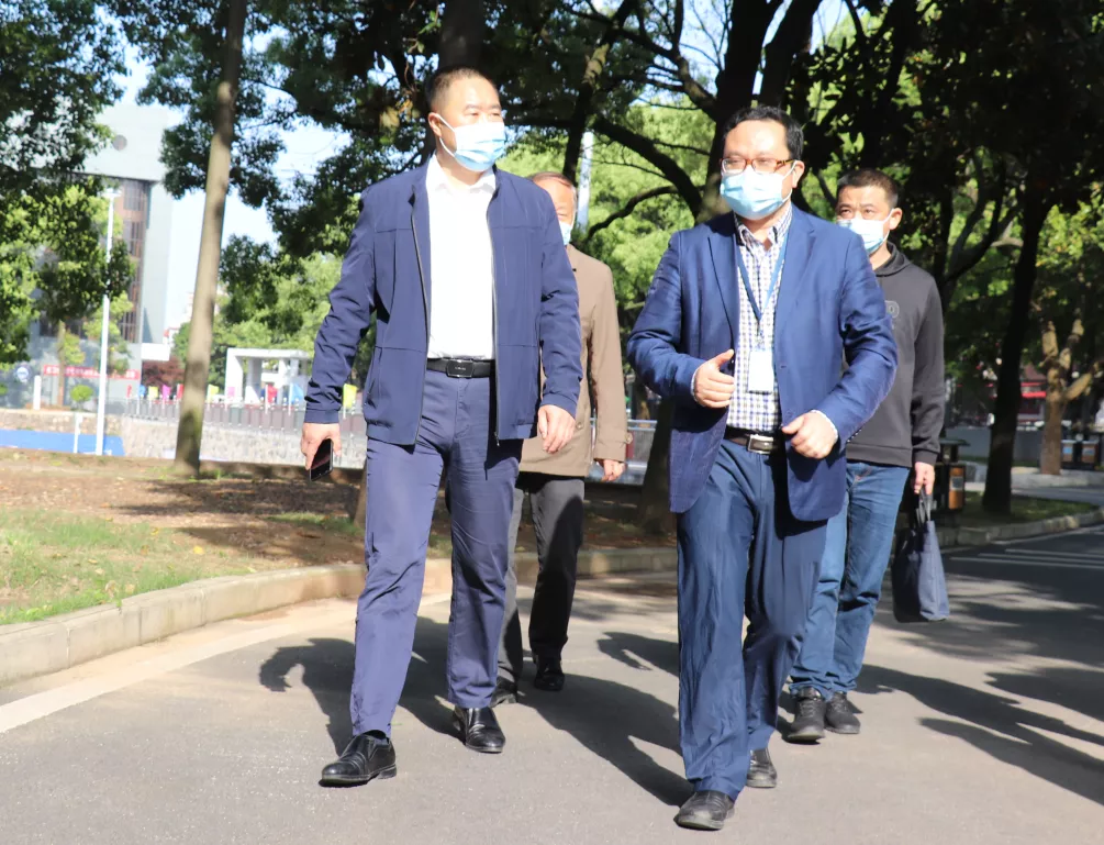 区委政法委一行深入株洲南雅实验中学调研指导工作