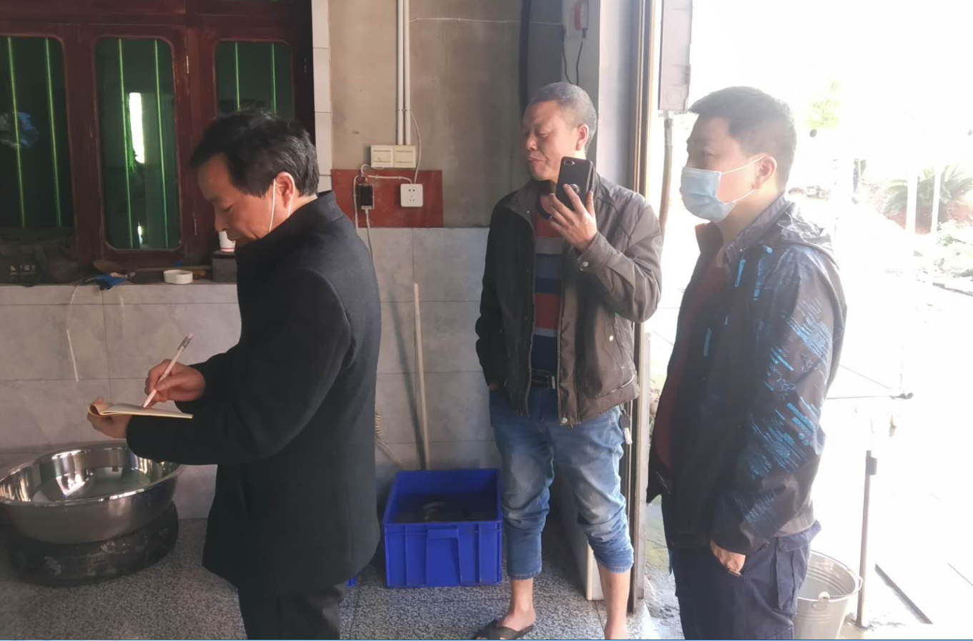 真心真情助脱贫 感恩帮扶送锦旗 攸县市场监督管理局助力产业扶贫