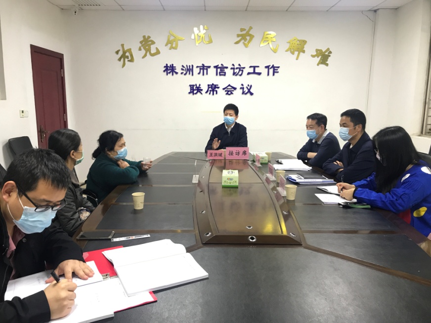 株洲市委副书记王洪斌到市信访局调研并接访群众