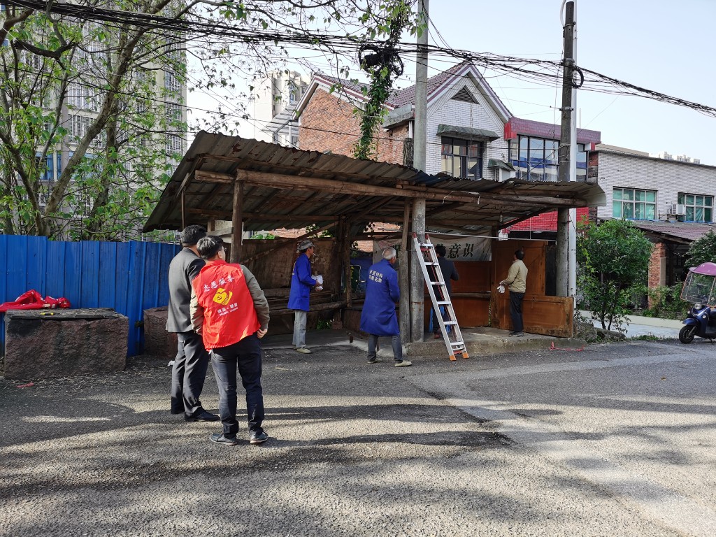 消除道路交通安全隐患，攸县开展马路市场专项整治行动